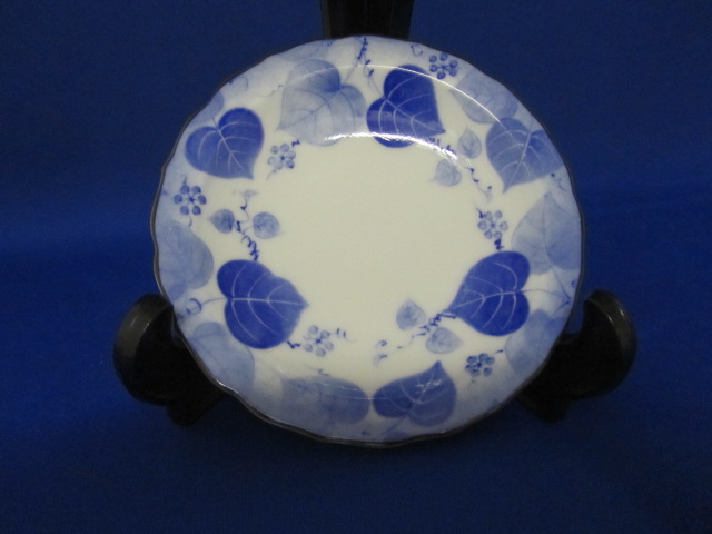 Blue leaf oriental saucer